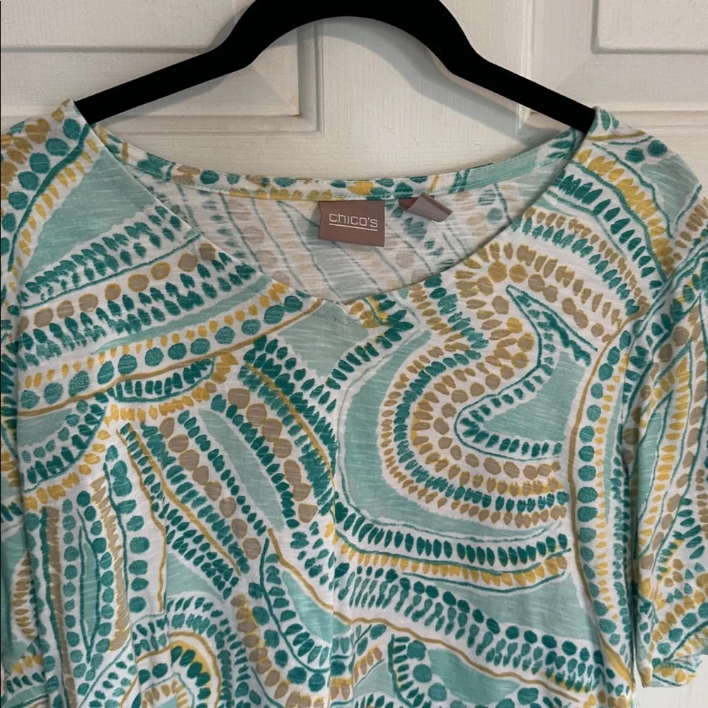Chicos size 1 blue patterned top women’s - Picture 2 of 3